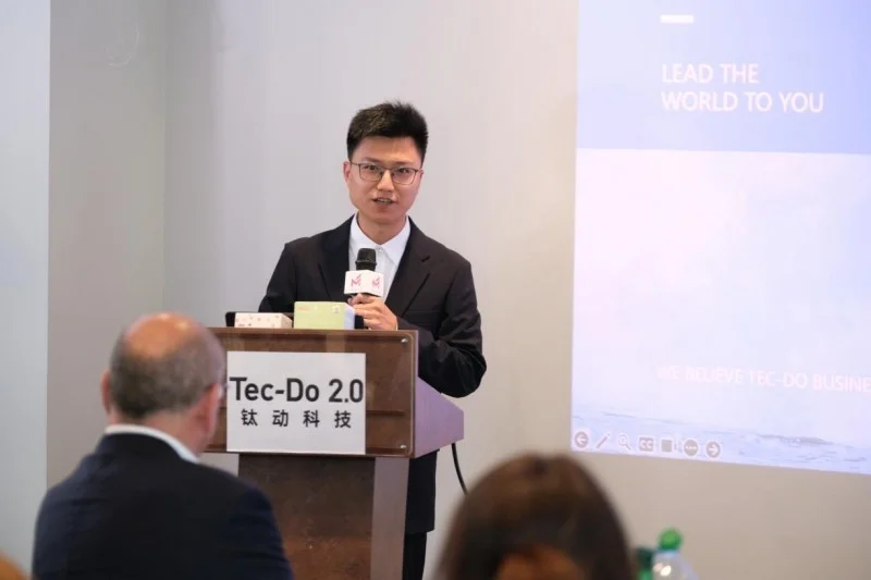 钛动科技创始合伙人林焕滨介绍钛动科技全球化AI解决方案