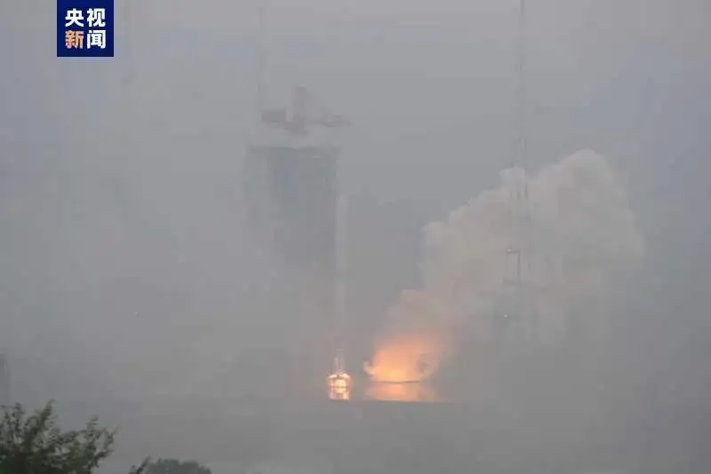 中国成功发射四维03/04卫星
