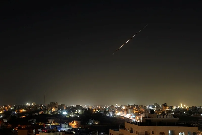 3月11日，以色列占领的约旦河西岸希伯伦市，伊朗导弹飞向以色列 IC photo