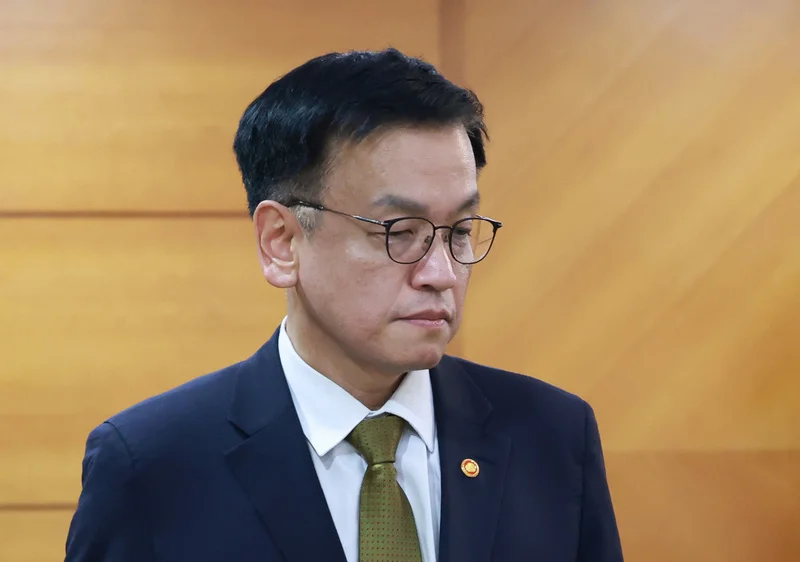 韩国代总统拒绝总统府高级幕僚辞职请愿