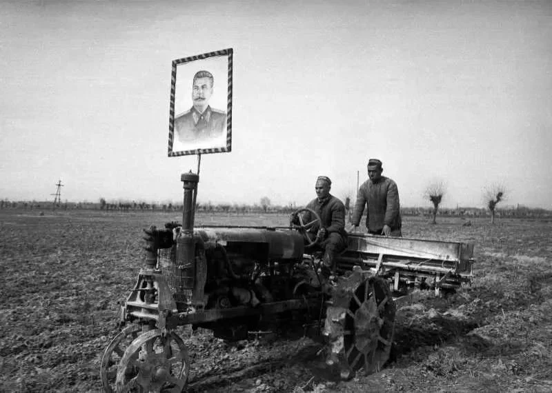 图：1950年代初苏联中亚地区集体农庄耕作