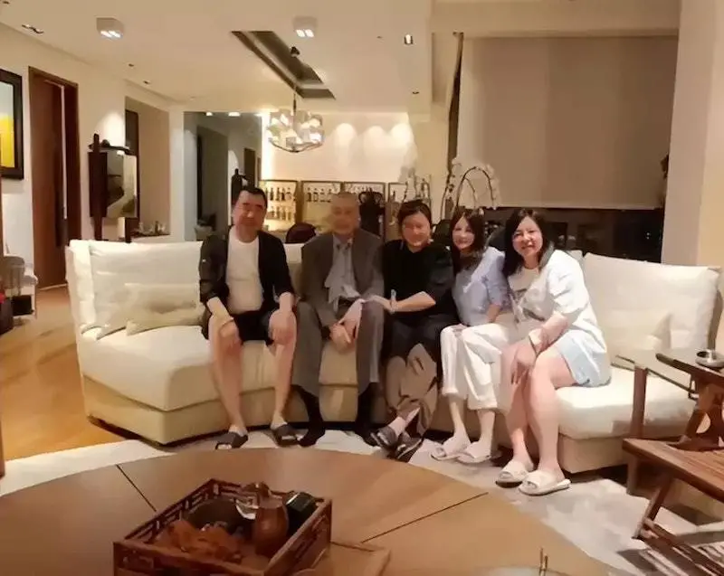 84岁钢琴大师刘诗昆香港七千尺豪宅曝光，豪华似宫殿，十年前市价已达1亿