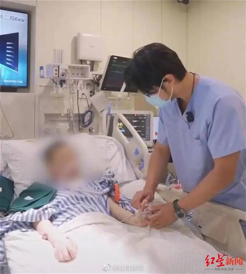 ▲女孩在ICU抢救中（视频截图）