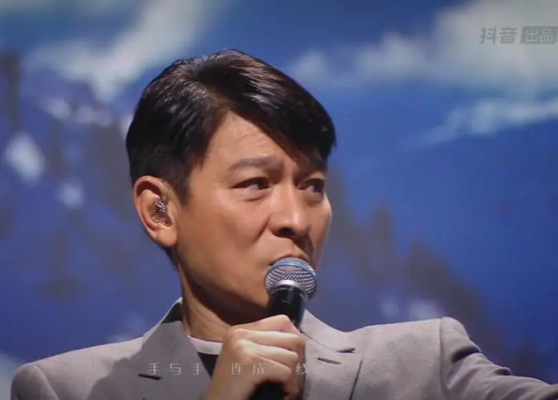 刘德华线上演唱会两小时观看人次破3.5亿网友:永远的男神