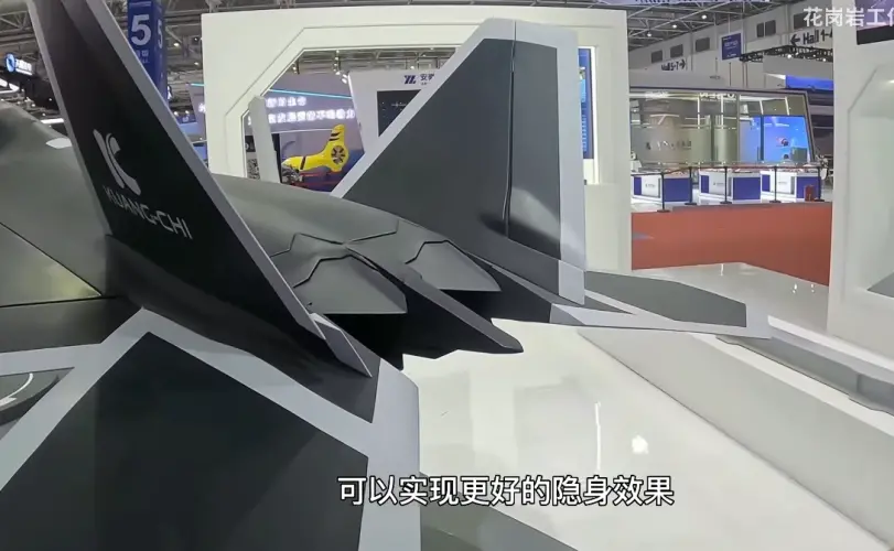 经证实，所谓“使用二元矢量推力的歼35模型”实质上是国内某材料企业的演示样例模型，与歼35存在相当大差别