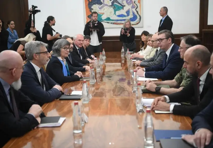 塞尔维亚总统召见五国大使 图自武契奇Instagram