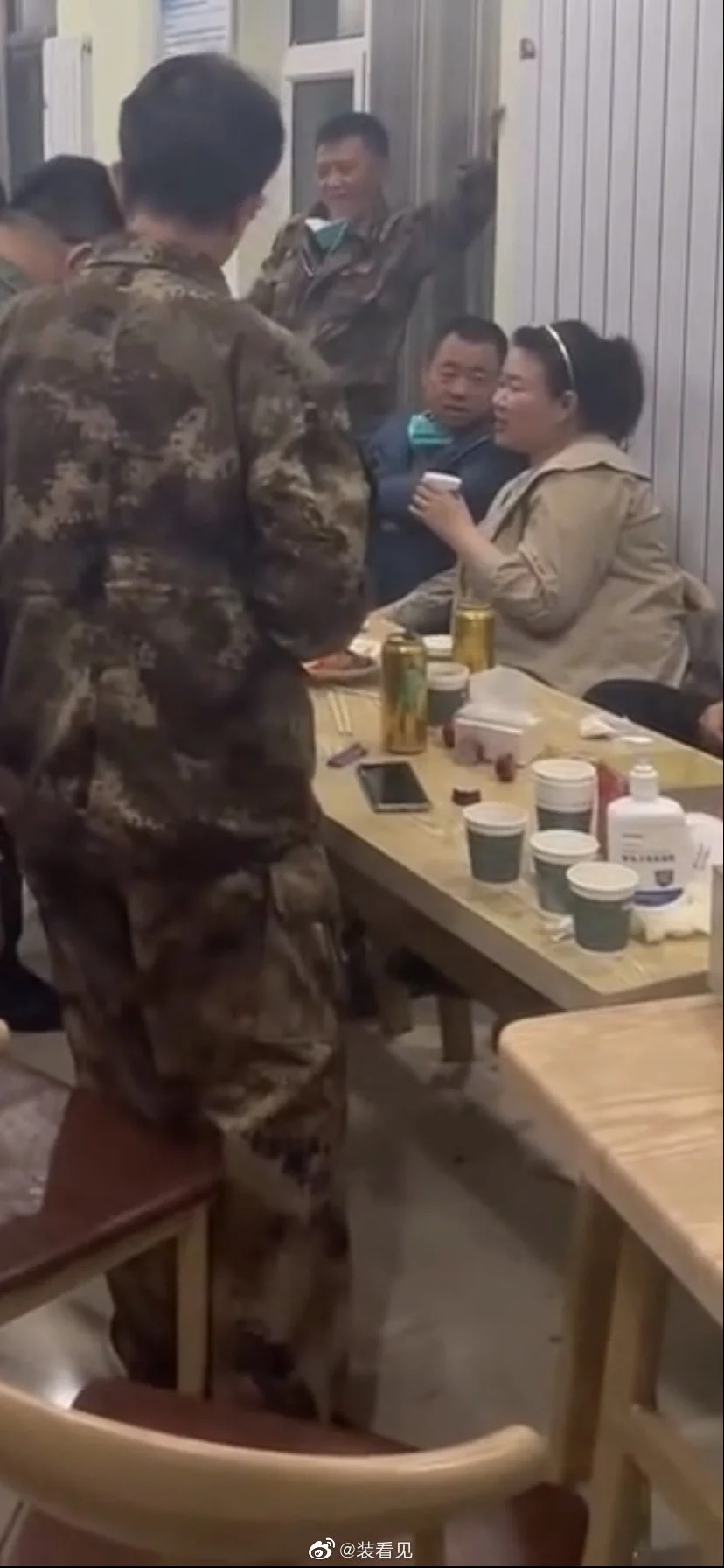 这张图片绝对可获今年纪实摄影大奖