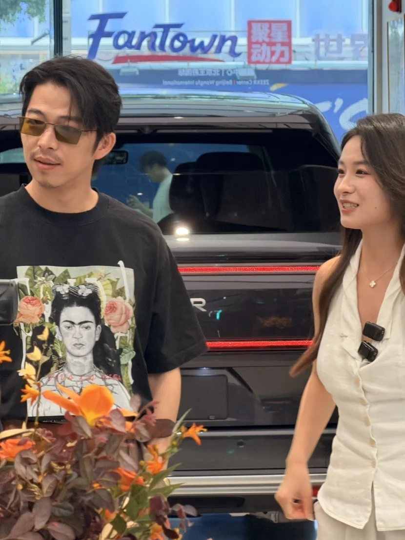 偶遇坐极氪009的章宇，反差感拉满！