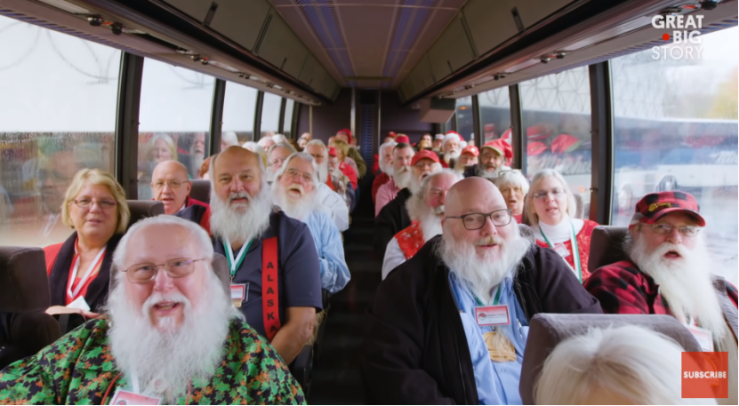 图中为圣诞老人学校今年的学生。 图源:图源:GreatBigStory.com。