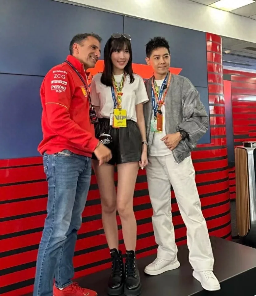林志颖老婆晒自拍，穿短裙美的无可挑剔，41岁三娃妈嫩似21岁学生封面图