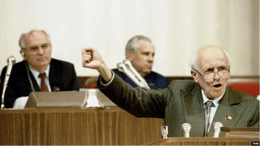 图：1989年6月在苏联人大上发言的萨哈罗夫