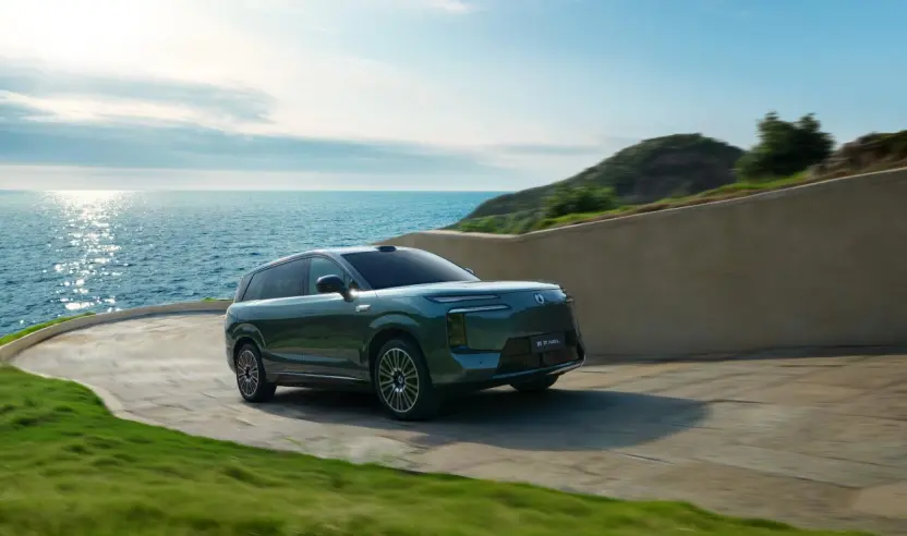 大六座安全豪华SUV腾势N8L正式上市 29.98万元起