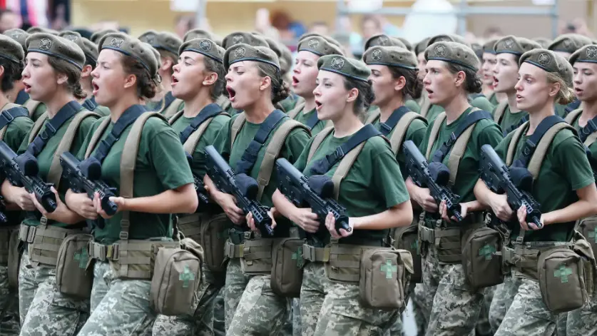 ◆战争爆发后，乌克兰女性大量报名参军