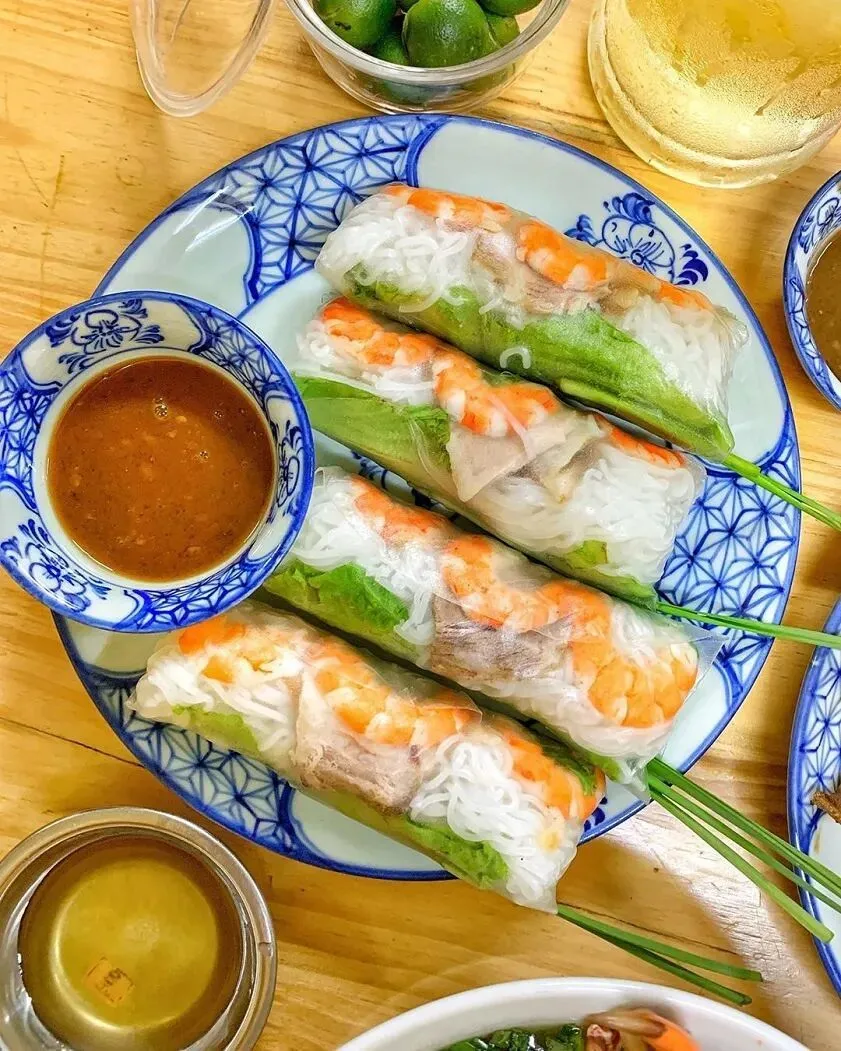Vietnamese street food: TOP 15 popular and tasty dishes