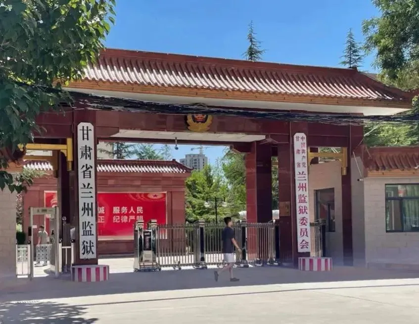 马龙曾先后在兰州监狱第六监区、第二监区服刑