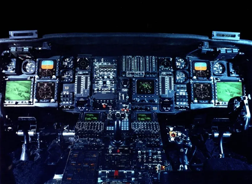 夜间飞行对直升机是个极大的考验，因此往往搭载最先进的航电设备