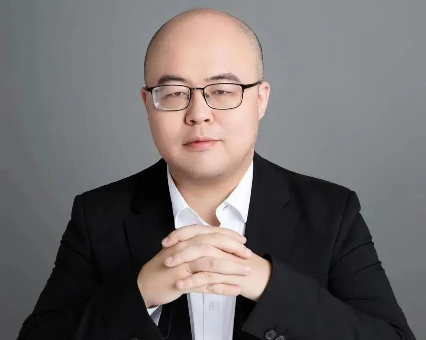 MiniMax创始人闫俊杰更相信组织