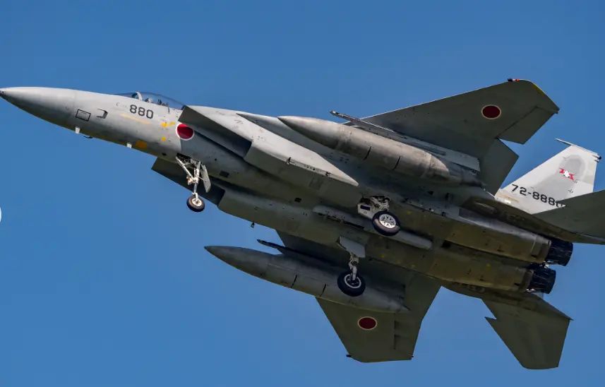 日本航空自卫队连曝飞机“掉零件”事件,民众担忧