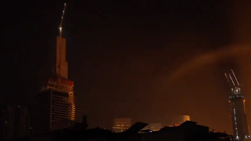 伊朗导弹袭击特拉维夫后产生巨大冲击波