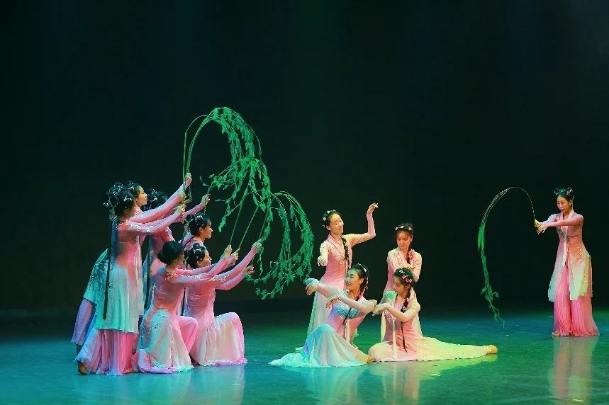 演出剧照