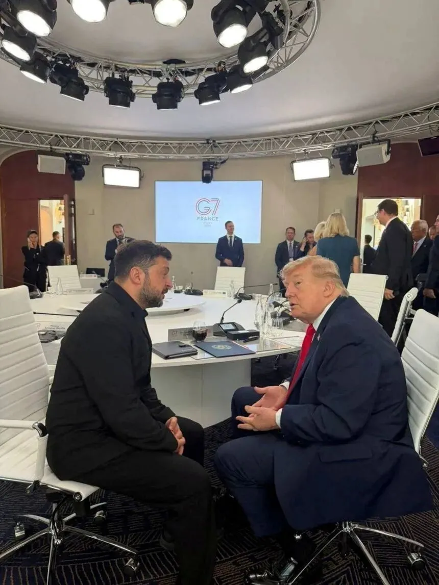 美国总统唐纳德·特朗普与乌克兰总统弗拉基米尔·泽连斯基于2026年6月16日在法国埃维昂莱班举行的七国集团峰会上发表讲话。