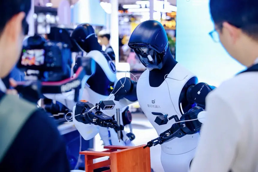 机器人开始打工了,可量产才是生死线|2026 WAIC