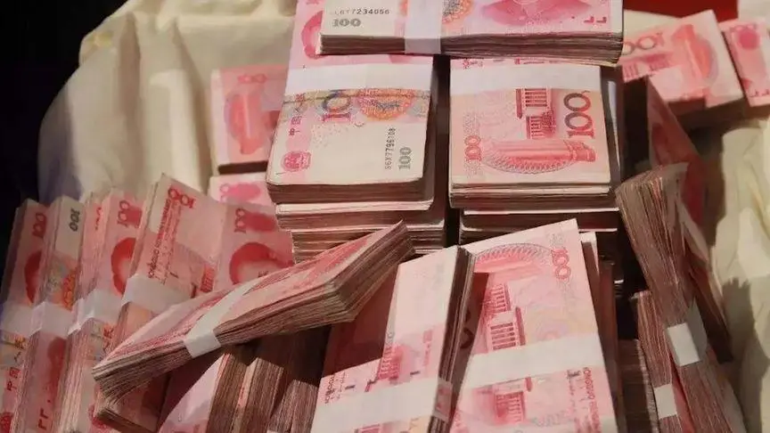 银行员工偷200万潜逃20年被抓：在北京买3套房 靠卖房收租为生