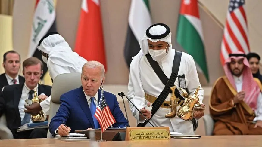2022 年7月16日，美国总统拜登参加在沙特阿拉伯海滨城市吉达召开的“安全与发展”峰会。图自：AFP