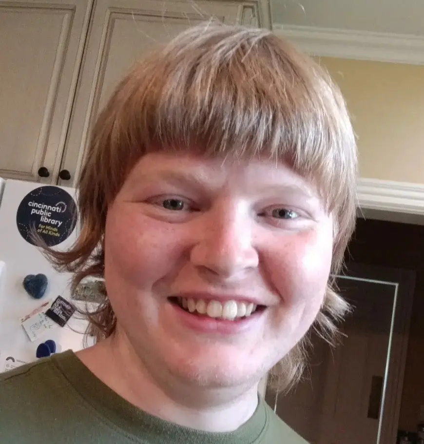 袭击万斯住家的他：26岁 曾获国家奖学金 精神分裂…