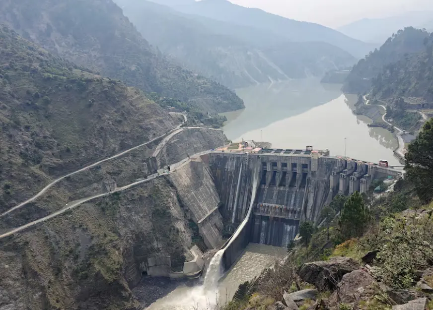 ·印度修建在印度河支流杰纳布河上游的大坝。