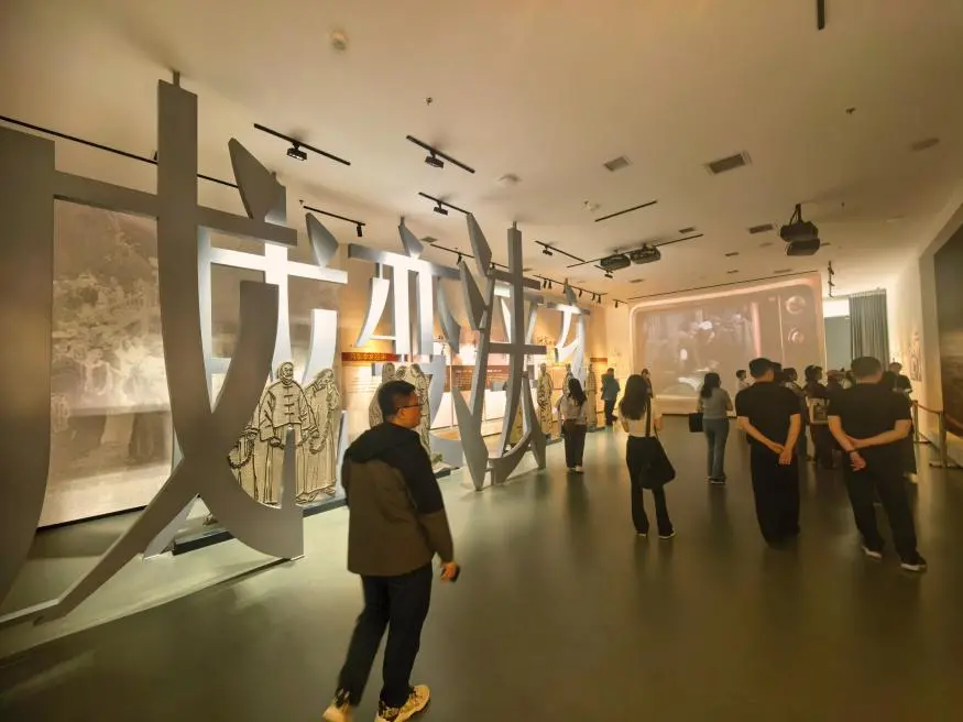 池盐孕古邑 戏台映河东