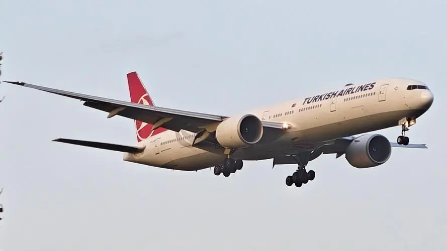 土耳其航空一架波音777客機因故障緊急降落