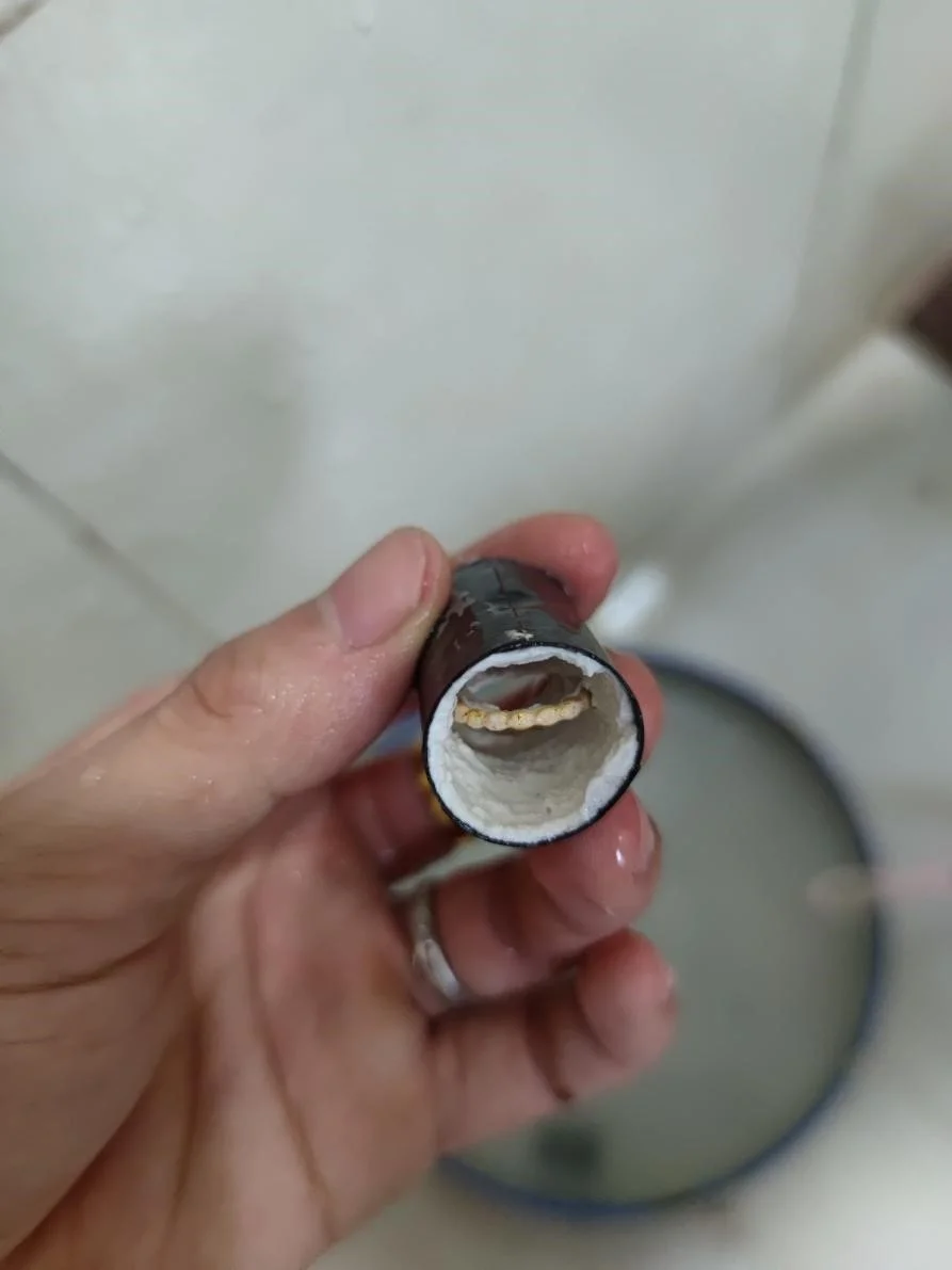 打开模具后的金戒指 图源受访者提供