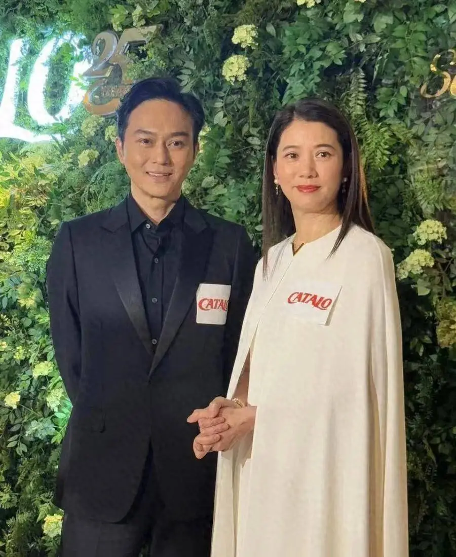 张智霖自曝，和袁咏仪结婚二十年，犹如躺在一张床上的兄弟。