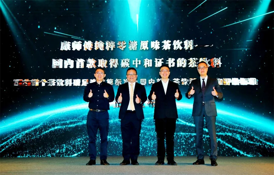 首发！康师傅喝开水“无标签轻量瓶”上市，引领行业低碳环保新趋势！