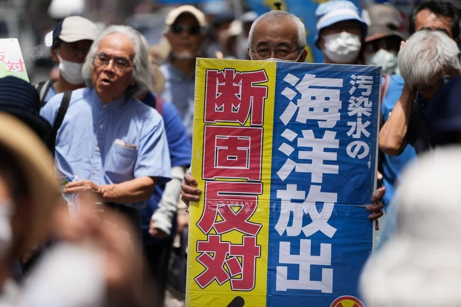 6月20日，人们在日本福岛市参加反对核污染水排海的抗议活动。（新华社记者张笑宇摄）