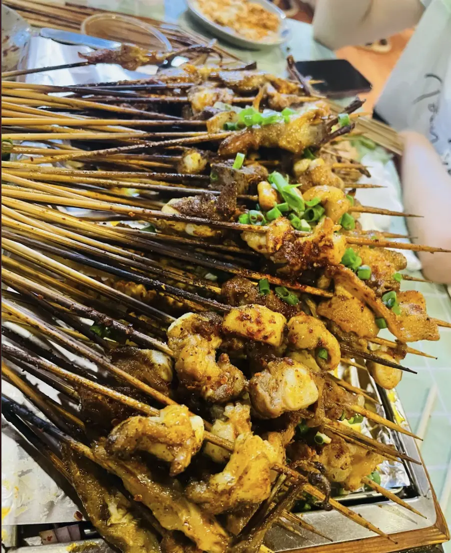 五一美食打卡指南｜四川烧烤被自黑？成都良心烧烤指南请收下(成都十大烧烤)