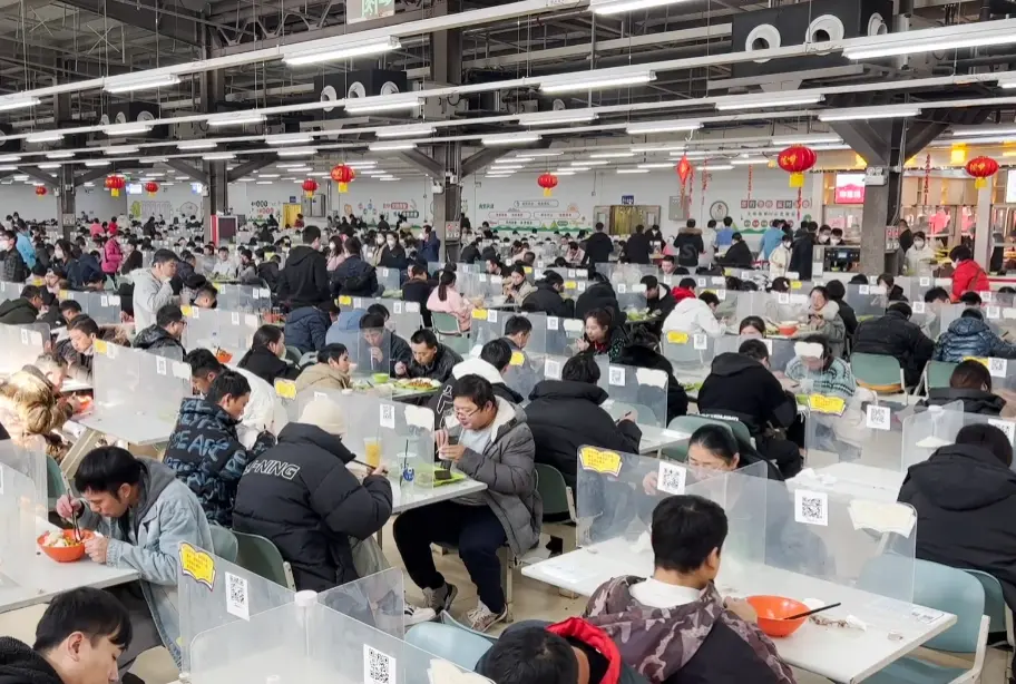 ▲富士康的食堂（资料画面/视频截图）