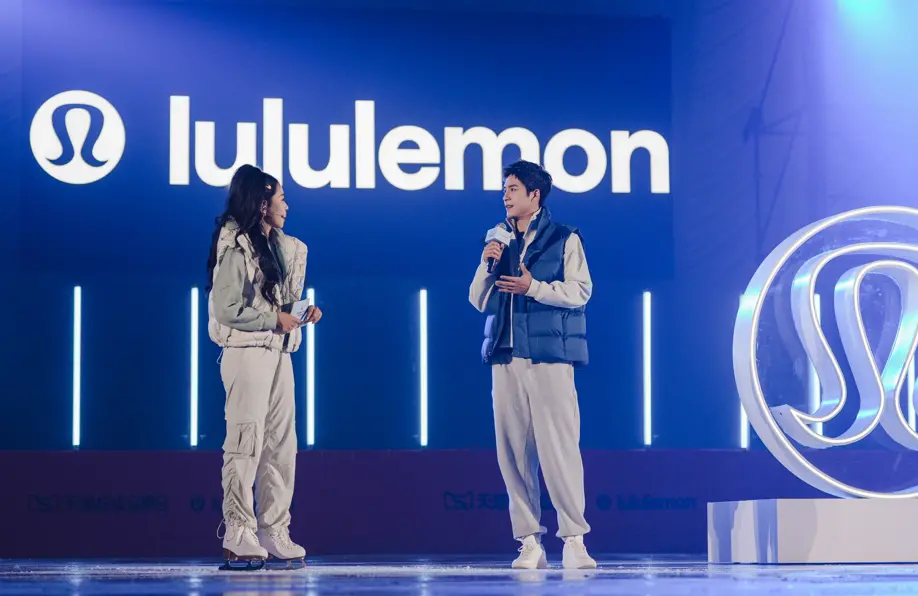 演员韩东君惊喜现身lululemon天猫超级品牌日，演绎冬日型