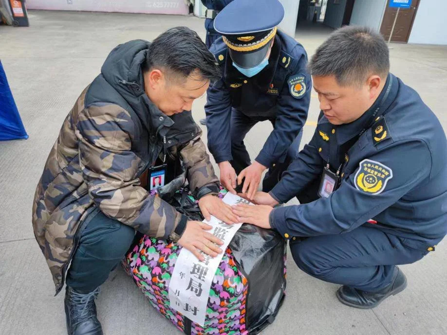 抽中品牌平板电脑？打着“抽奖”的幌子卖“三无产品”市场监管部门：扣押立案-抽奖平板骗局