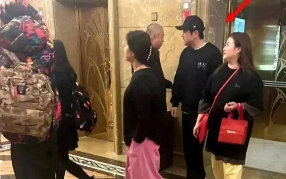 热搜第一！网传45岁沈腾和28岁林允有孩子，绯闻传了3年，男方老婆也知晓！二人回应来了（组图） - 19
