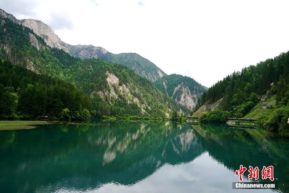 九寨沟风景如画引游人凤凰网北美_凤凰网