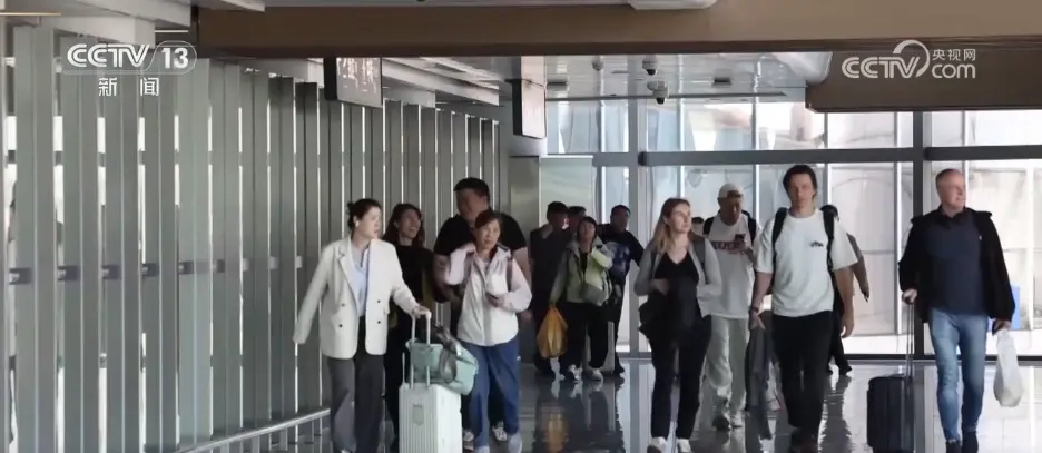 图片[8]-4.6亿人次！中国出入境往来按下“加速键” 人员交流更加便捷高效-华闻时空