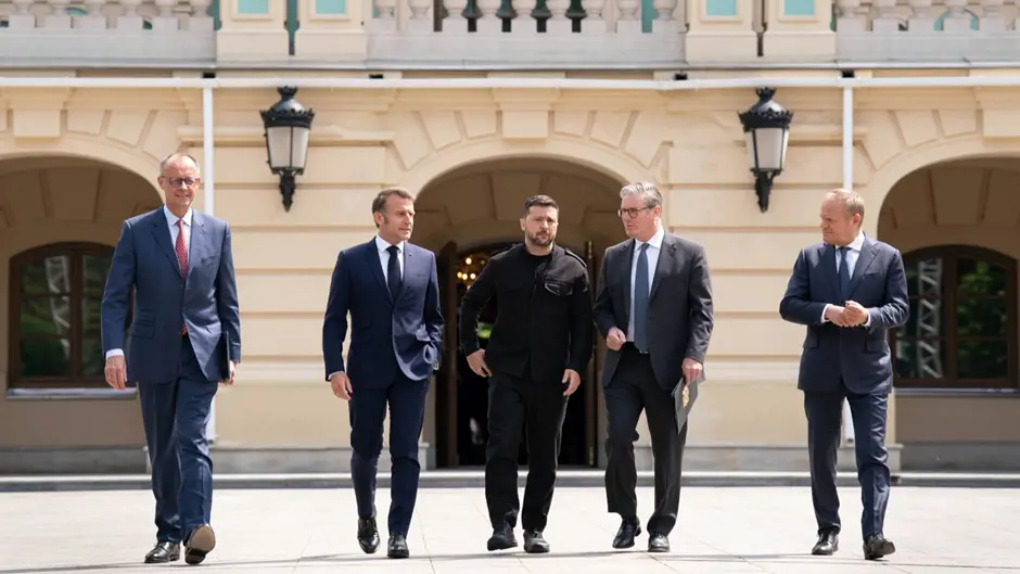 ��2025��5��10�գ��¹�����Ĭ�ģ���һ����������ͳ���������������Ӣ������˹��Ĭ���Ҷ����벨������ͼ˹�ˣ���һ�������ڿ����׶�����ʱ������ͳ����˹ ������������Ӱ�� ͼԴ ��Euronews