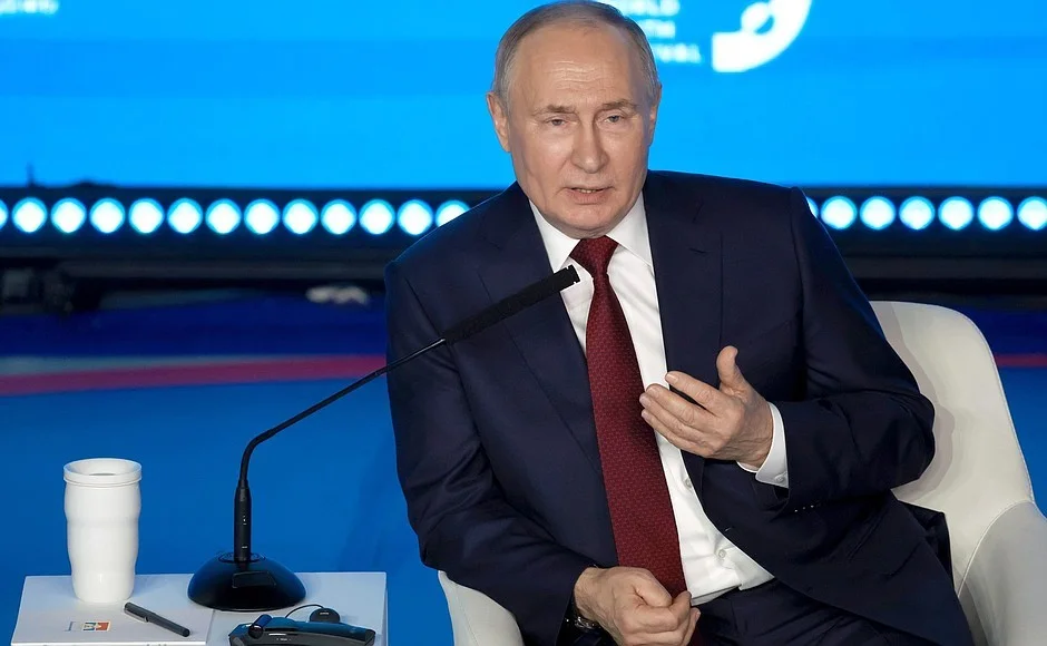 俄罗斯总统普京在世界青年节闭幕式上发表讲话/克宫网站