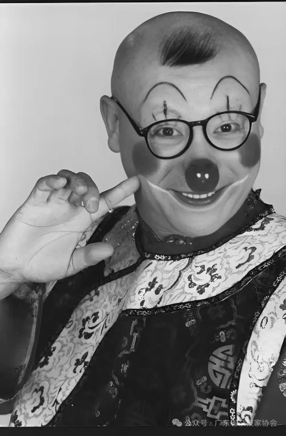 78歲藝術家舞台倒地后逝世,是首位登春晚雜技演員