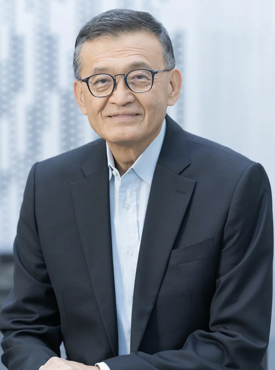 白宫施压 股价腰斩 裁员风暴 华人CEO能救英特尔吗?