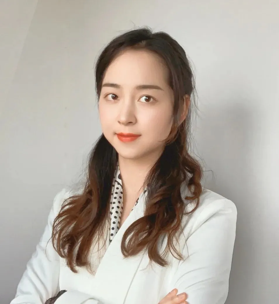 ▲选择了养老行业的年轻女孩雪艳