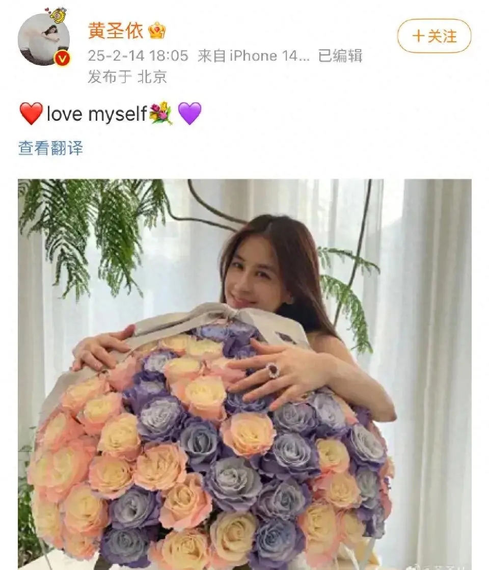 42岁的黄圣依婚变后首露面，脱离了“杨子”，笑容再也藏不住了