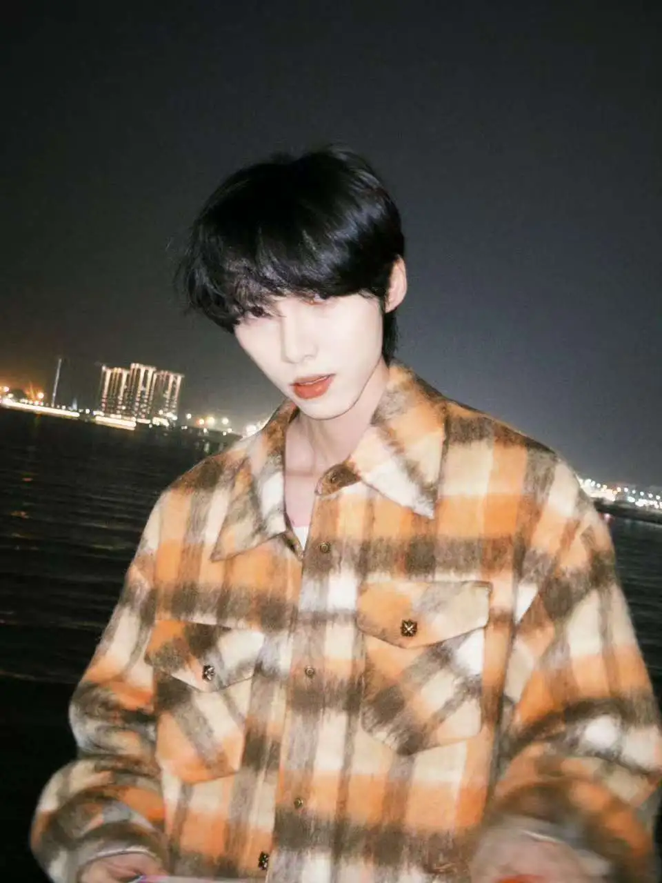 X玖少年团赵磊情人节官宣结婚
